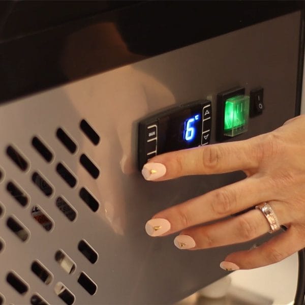 Vitrine Refrigerada Expositora 115L para Balcão