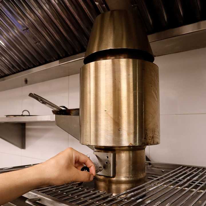 Forno a Carvão Profissional em Inox | Grelha GN 2/1 | 80 Comensais