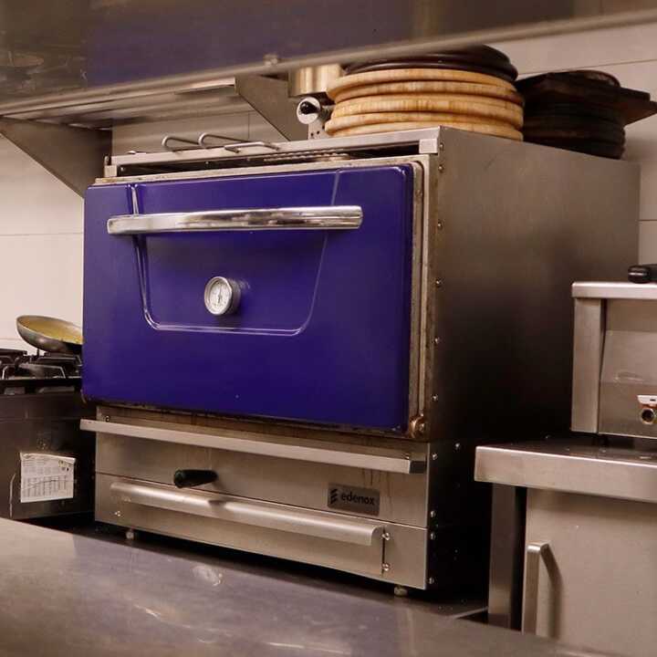 Forno a Carvão Profissional em Inox | Grelha GN 2/1 | 80 Comensais