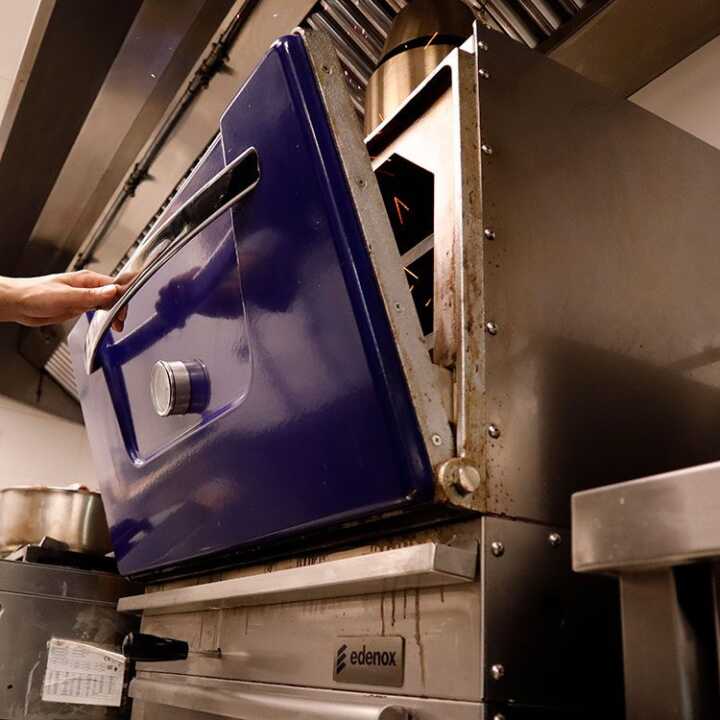 Forno a Carvão Profissional em Inox | Grelha GN 2/1 | 80 Comensais