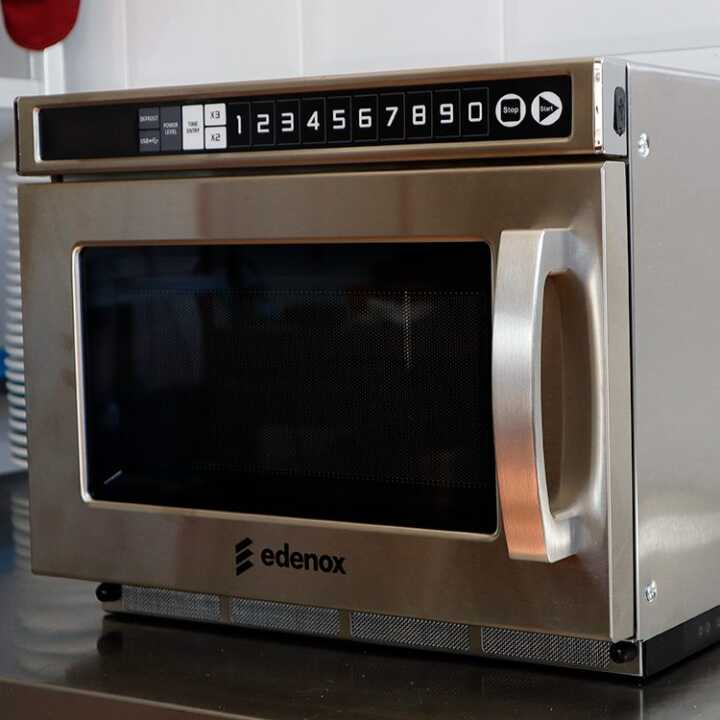 Micro-ondas Profissional 17L, 2100W