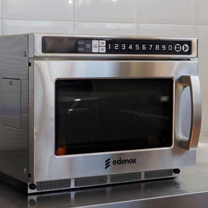 Micro-ondas Profissional 17L, 2100W