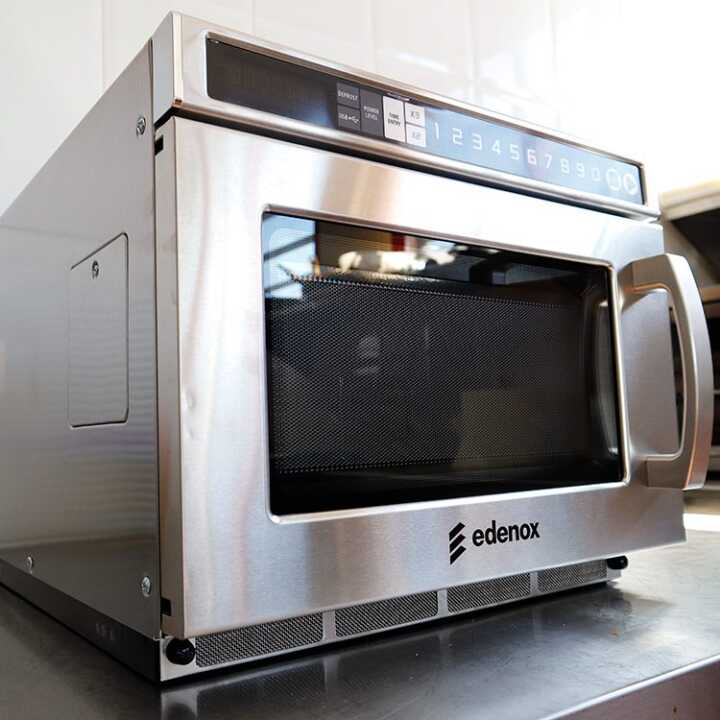 Micro-ondas Profissional 17L, 2100W