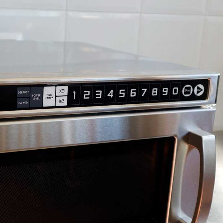 Micro-ondas Profissional 17L, 2100W