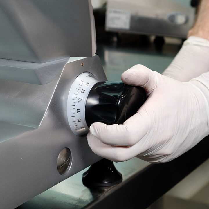 Cortador de Carne Profissional por Gravidade, 350mm