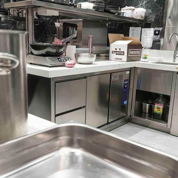 Mesa Refrigerada Gastronómica Linha 700 c/ Bancada e Gavetas