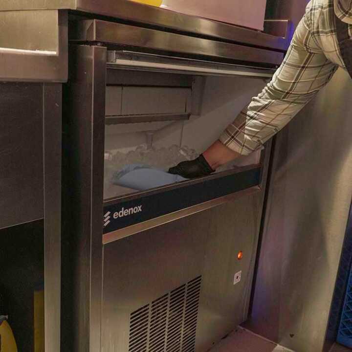 Fabricador de Gelo Sólido 100 kg/24h 40g - Ventilação Frontal