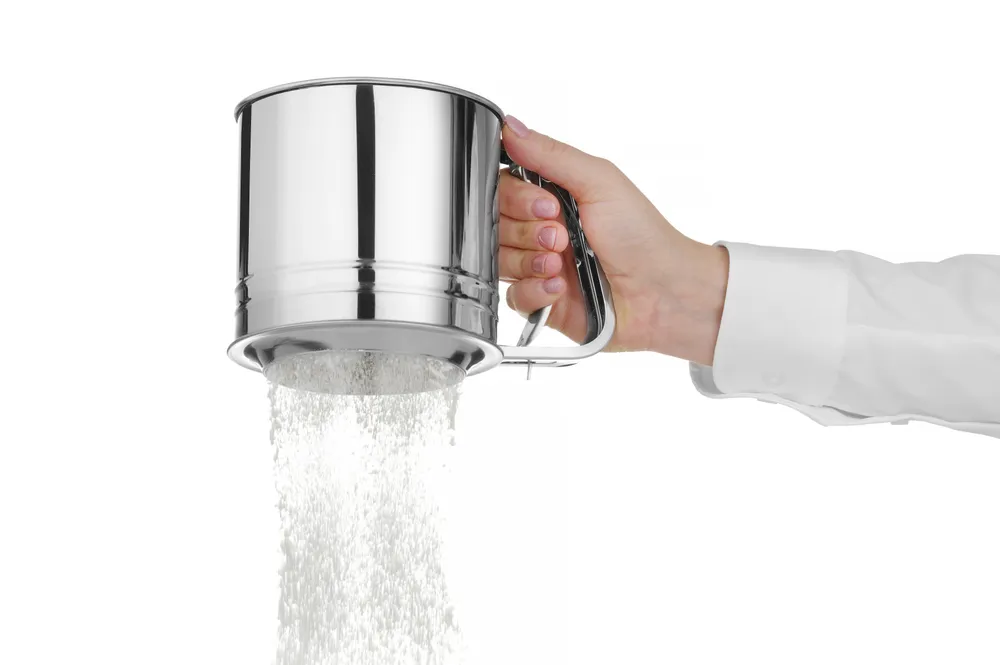Peneira de Farinha Inox 550g com Mecanismo de Mola