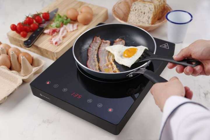 Placa de indução 2000 W Kitchen Line, HENDI, Kitchen Line, 230V/2000W, 293x373x(H)56mm