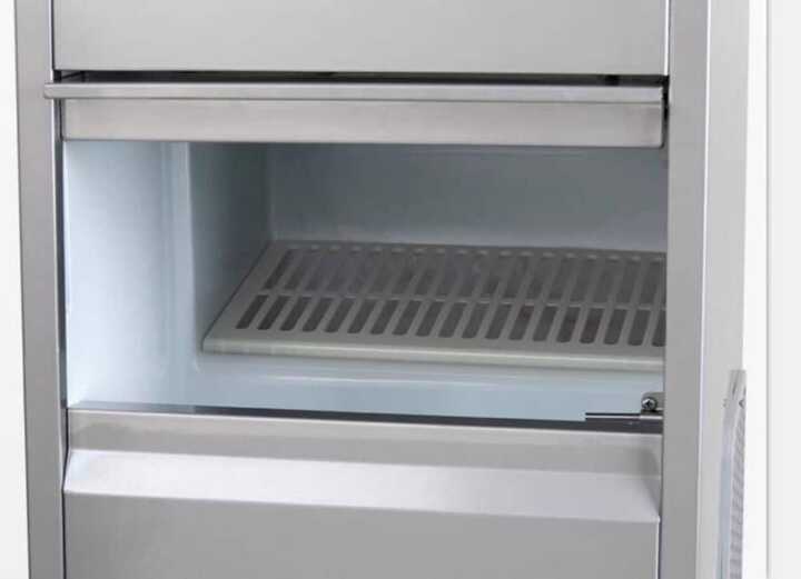 Máquina de cubos de gelo em forma de bala, aprox. 26 kg/dia, 230V/241W, 400x600x(H)675mm