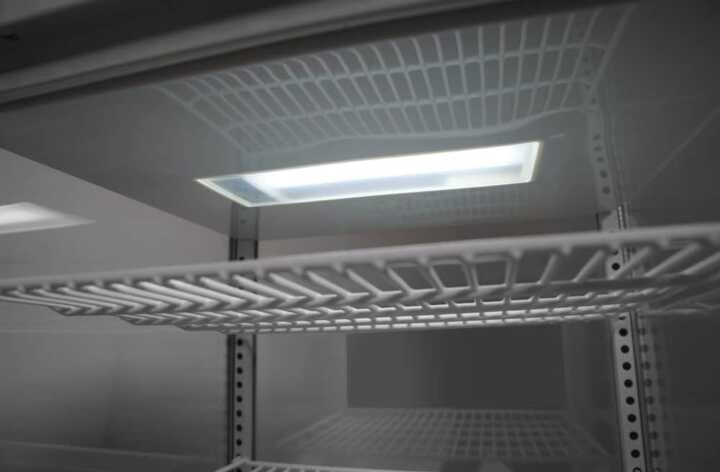 Expositor frigorífico 98 L, branco, 230V/210W, 444x397x(H)1100mm