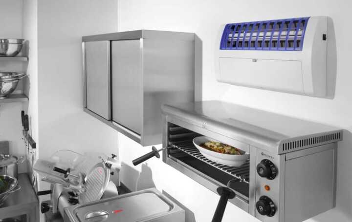 Mata insetos com placa adesiva para 120 m², 230V/36W, 540x80x(H)281mm
