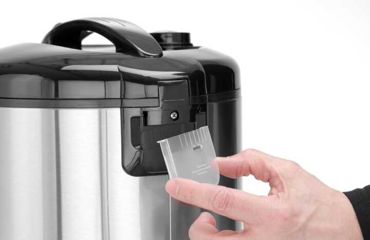 Arrozeira com função de cozinhar a vapor, 1,8L, 230V/700W, ø280x(H)285mm